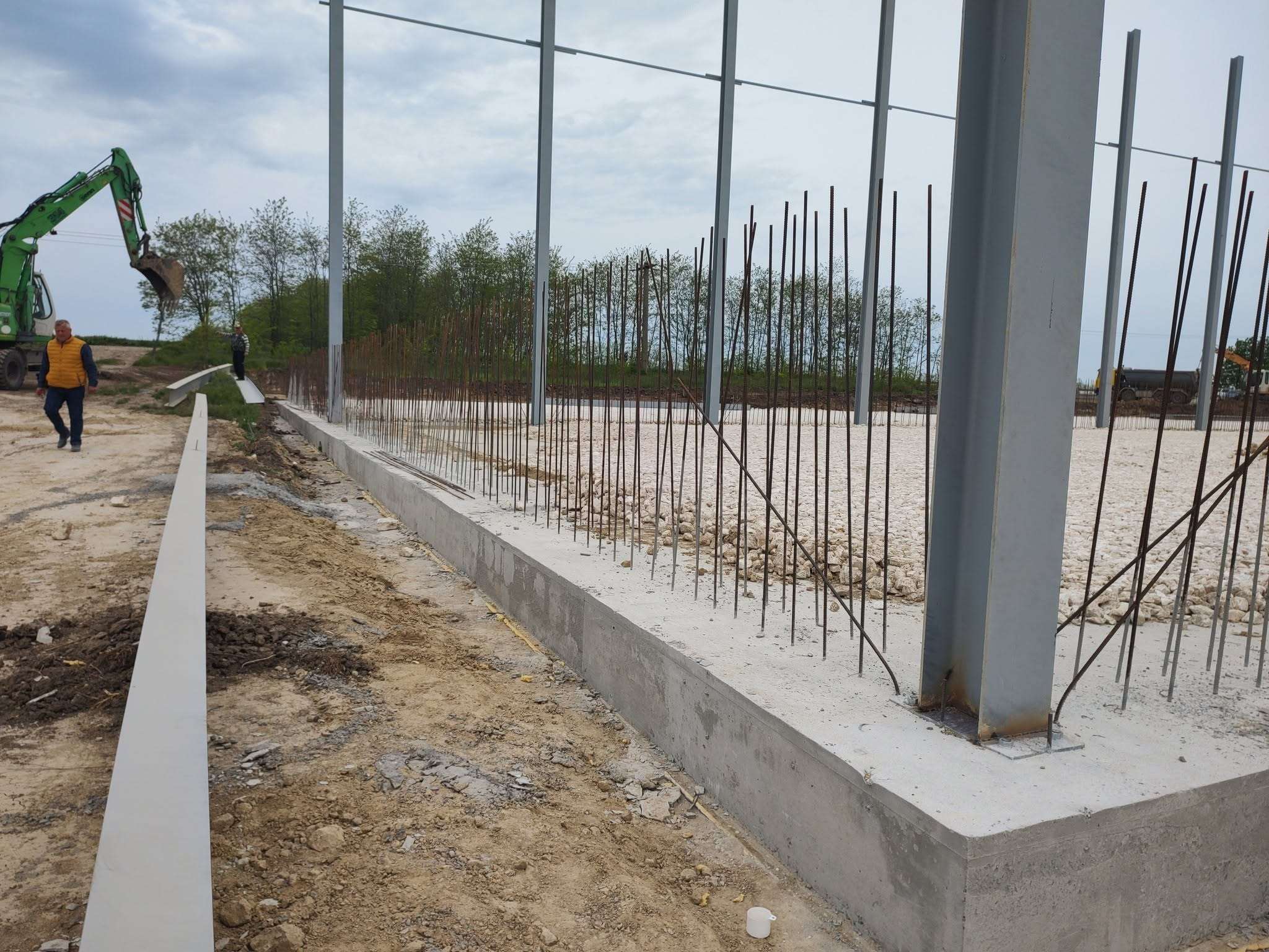 Armătură de oțel pregătită pentru turnarea unei fundații